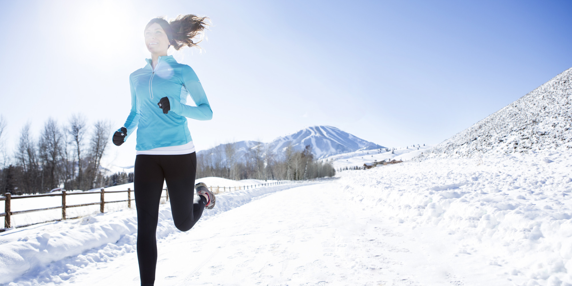 Зимой что будешь делать. Бег зима. Спорт зимой на свежем воздухе. Спорт на улице зимой. Спорт зимой бег.